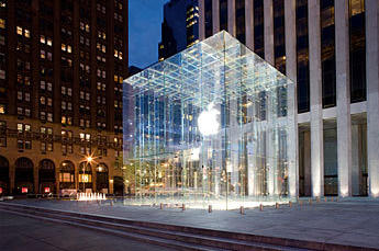Wer ist bekannter? Apple's Glaskubus oder die Glaspyramide des Louvre?